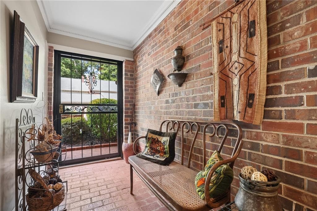 3 bedroom, 3 bathroom, 2,500 sq ft townhouse under contract at 437 The North Chace, Sandy Springs, GA 30328 — photo 3