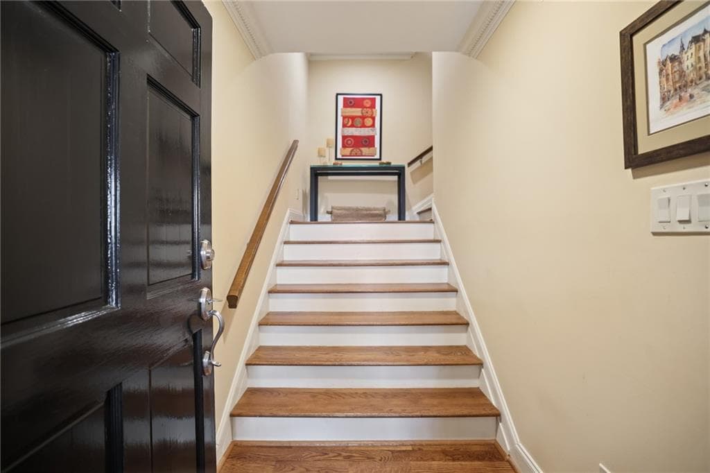 3 bedroom, 3 bathroom, 2,500 sq ft townhouse under contract at 437 The North Chace, Sandy Springs, GA 30328 — photo 4