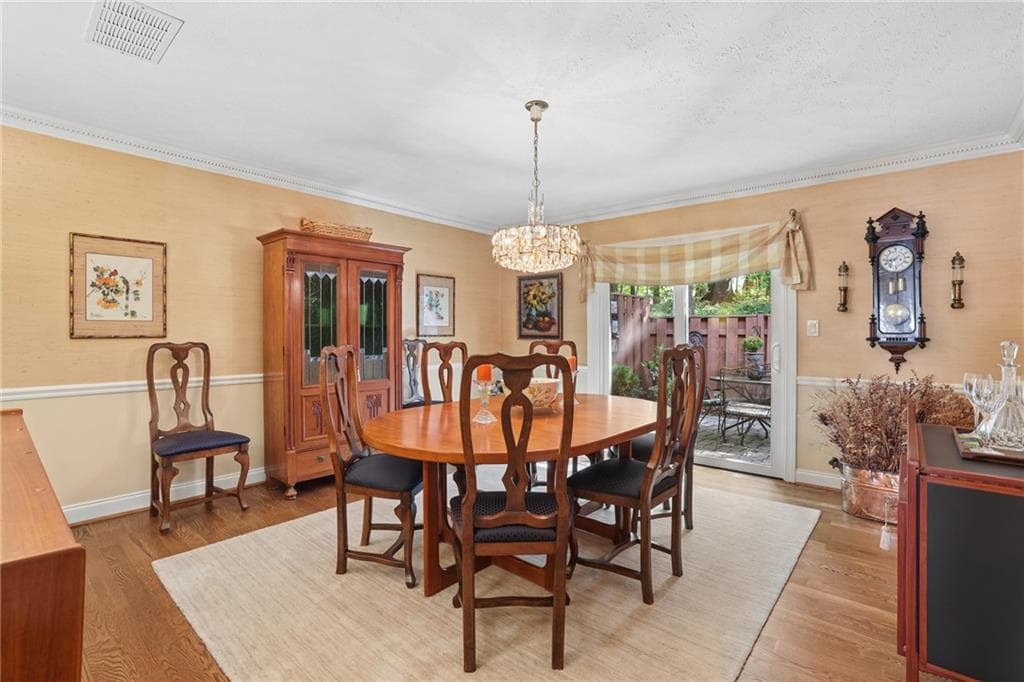 3 bedroom, 3 bathroom, 2,500 sq ft townhouse under contract at 437 The North Chace, Sandy Springs, GA 30328 — photo 6