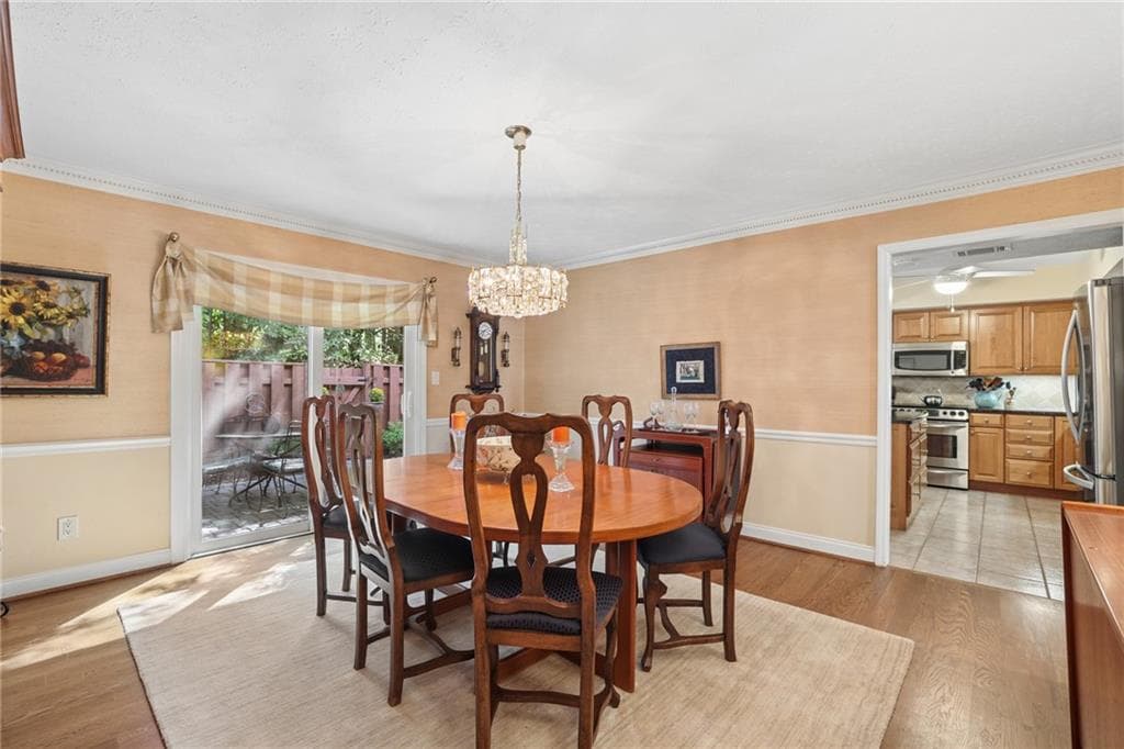 3 bedroom, 3 bathroom, 2,500 sq ft townhouse under contract at 437 The North Chace, Sandy Springs, GA 30328 — photo 7