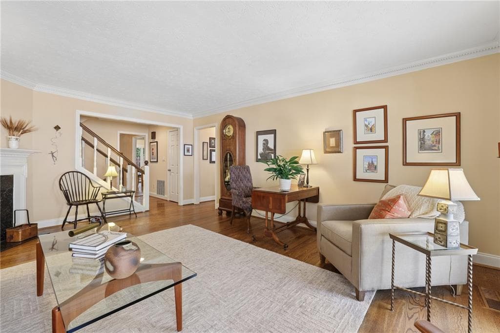 3 bedroom, 3 bathroom, 2,500 sq ft townhouse under contract at 437 The North Chace, Sandy Springs, GA 30328 — photo 9