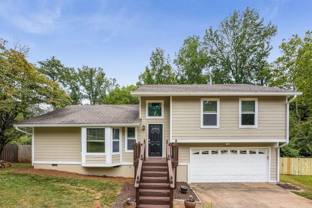 3 bedroom, 2 bathroom, 1,466 sq ft single family residence for rent at 9745 Loblolly Lane, Roswell, GA 30075 for $2,900 a month — photo 1 of 36