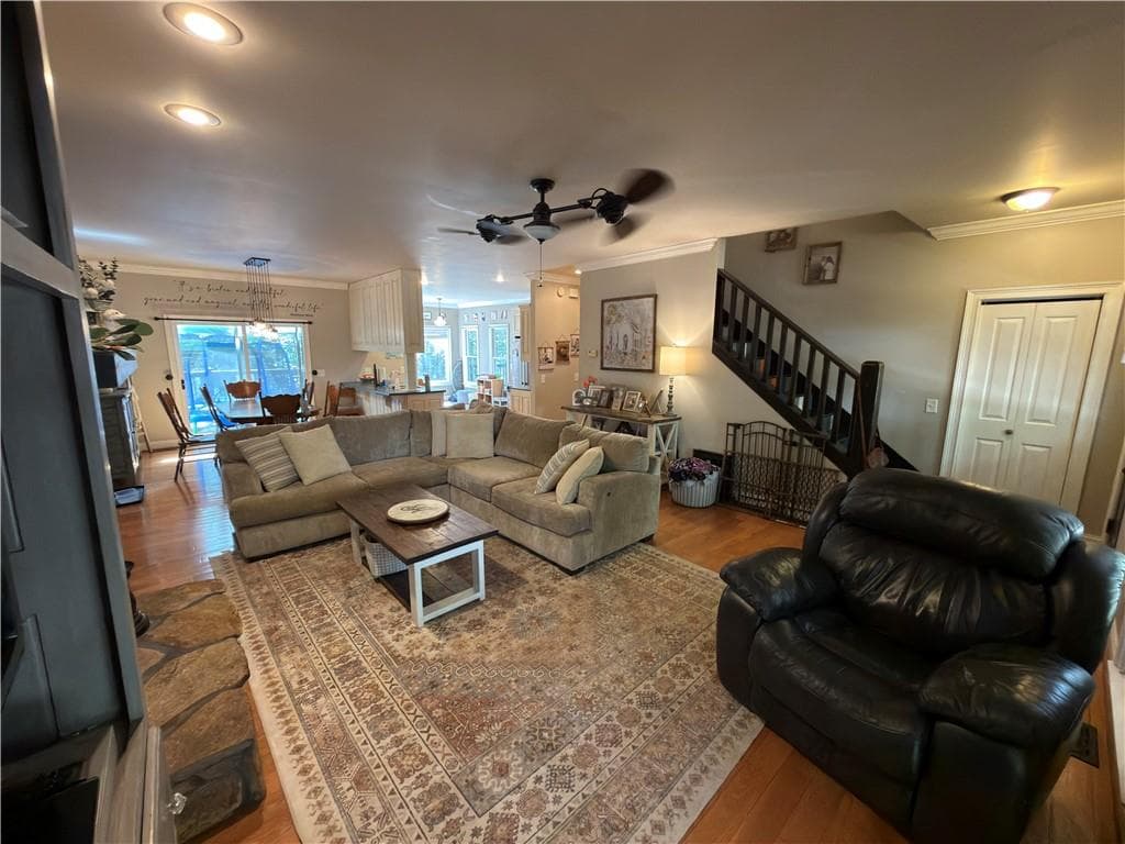 5 bedroom, 4 bathroom, 3,822 sq ft single family residence for sale at 399 Grindstone Creek Drive, Clarkesville, GA 30523 — photo 6