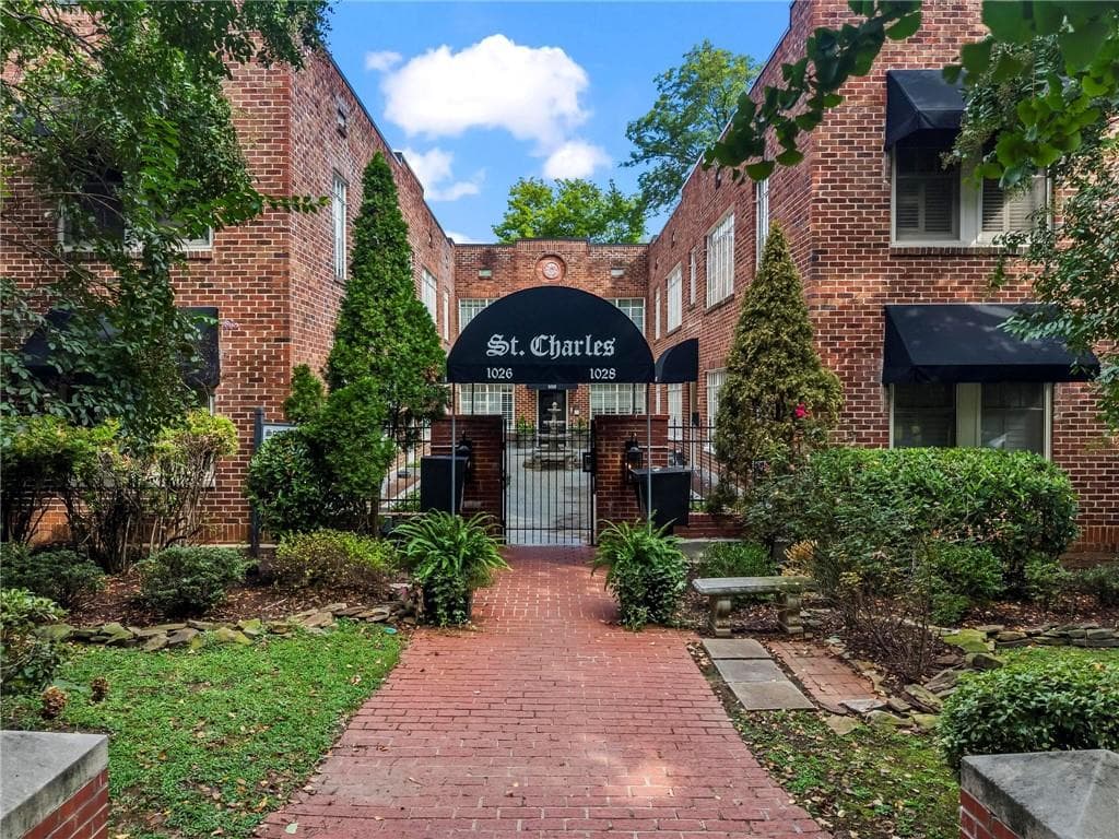 1 bedroom, 1 bathroom, 706 sq ft condominium for sale at 1026 Saint Charles Avenue 11, Atlanta, GA 30306 — photo 1 of 39