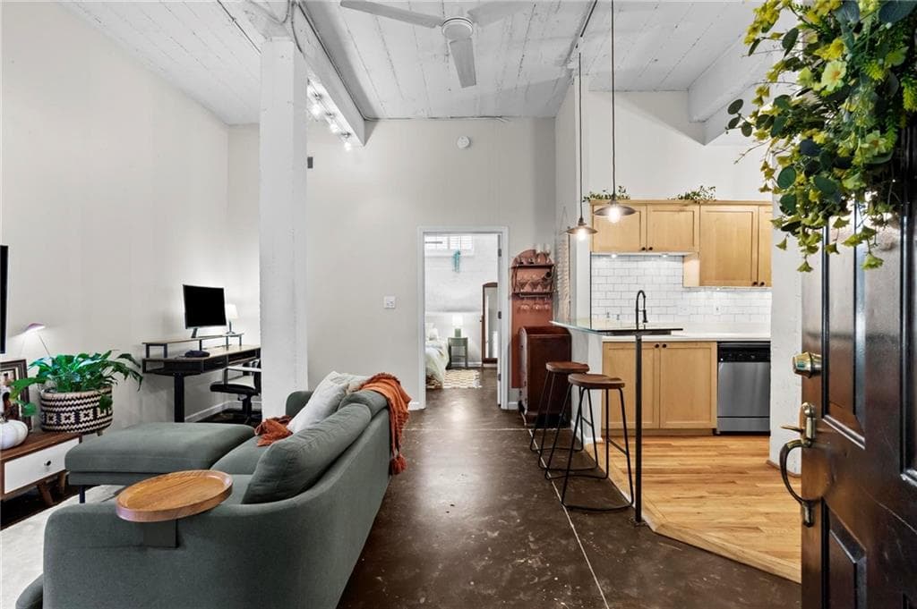 1 bedroom, 1 bathroom, 706 sq ft condominium for sale at 1026 Saint Charles Avenue 11, Atlanta, GA 30306 — photo 5