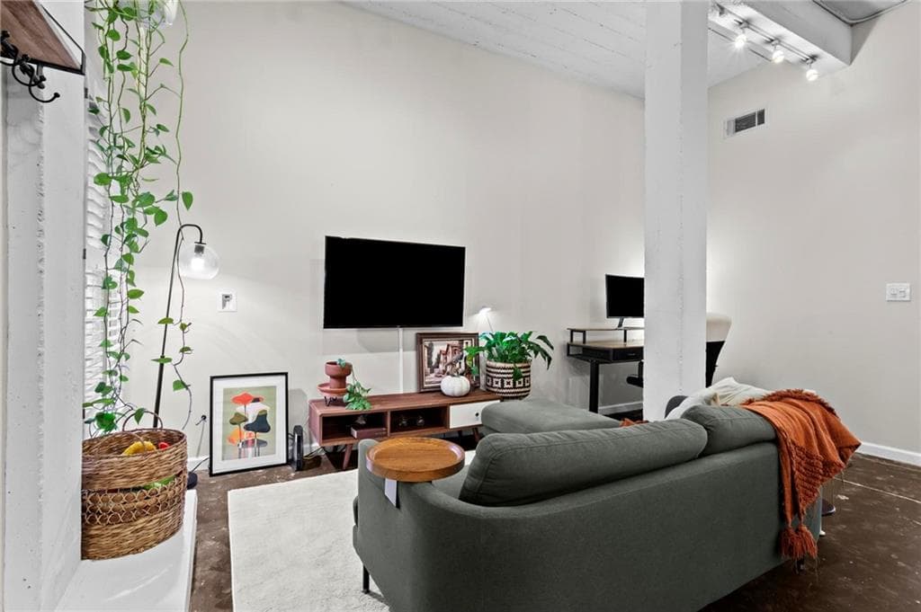 1 bedroom, 1 bathroom, 706 sq ft condominium for sale at 1026 Saint Charles Avenue 11, Atlanta, GA 30306 — photo 6