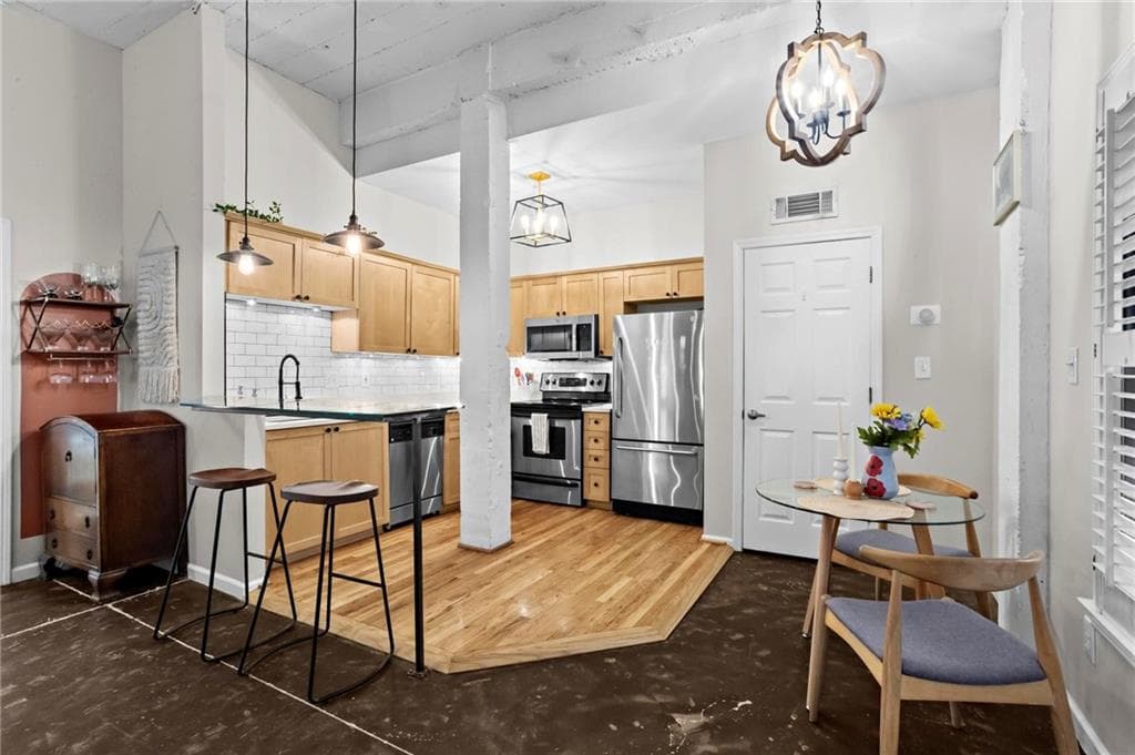 1 bedroom, 1 bathroom, 706 sq ft condominium for sale at 1026 Saint Charles Avenue 11, Atlanta, GA 30306 — photo 10