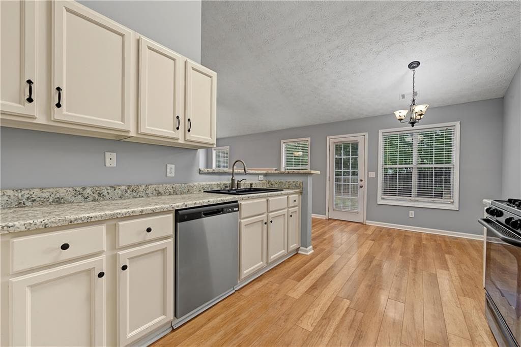 3 bedroom, 2 bathroom, 1,763 sq ft single family residence for rent at 80 Savanna Court, Powder Springs, GA 30127 for $2,000 a month — photo 10