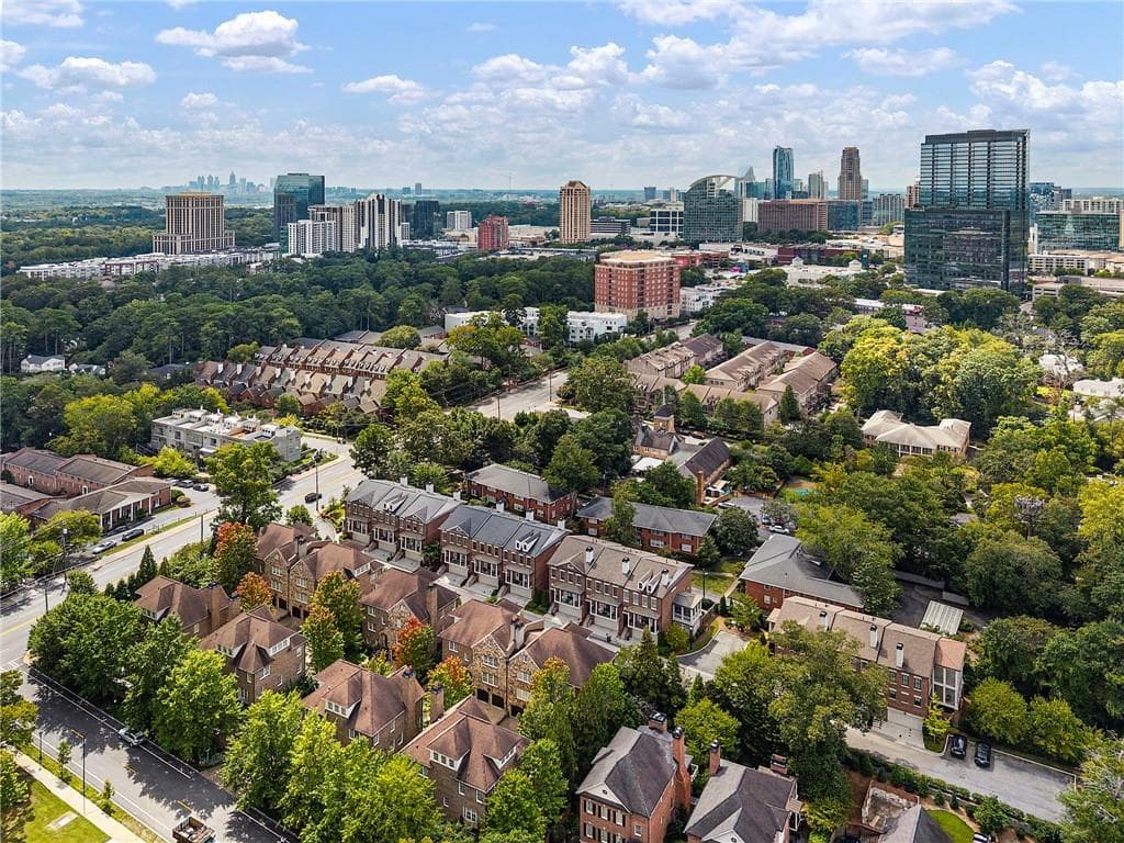 3 bedroom, 4 bathroom, 2,500 sq ft townhouse for sale at 3718 Paige Way, Atlanta, GA 30319 — photo 3