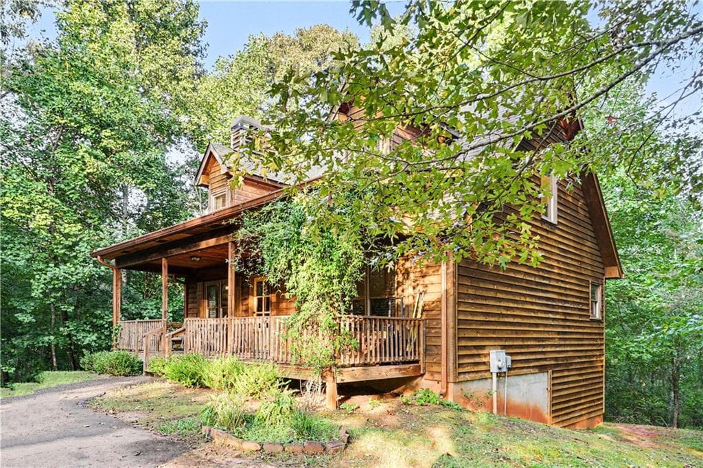 3 bedroom, 3 bathroom, 2,586 sq ft single family residence for sale at 555 River Flow Drive, Dahlonega, GA 30533 — photo 3