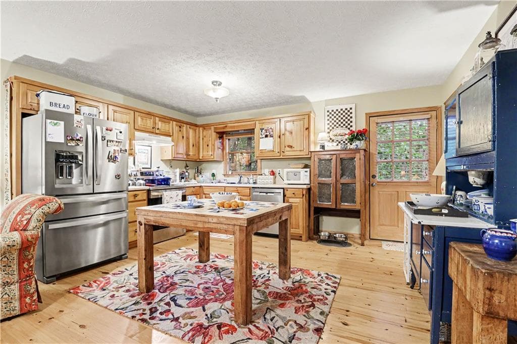 3 bedroom, 3 bathroom, 2,586 sq ft single family residence for sale at 555 River Flow Drive, Dahlonega, GA 30533 — photo 8
