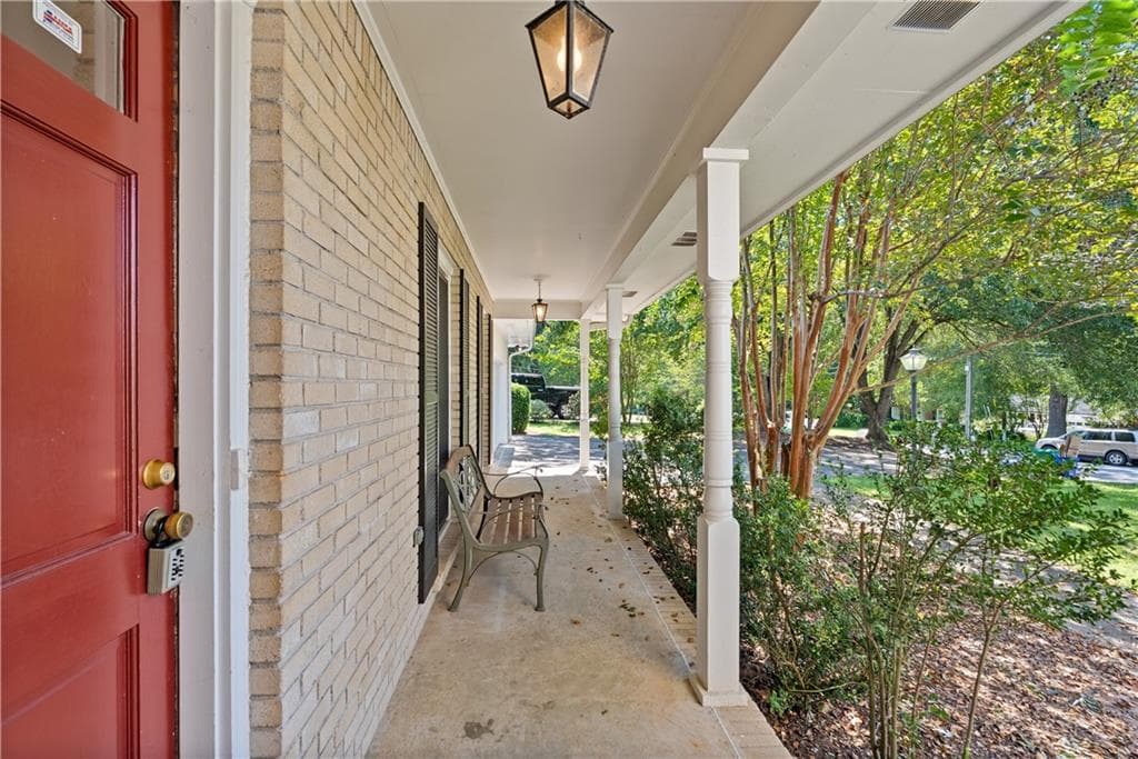 4 bedroom, 3 bathroom, 2,700 sq ft single family residence for sale at 5161 Joel Lane, Dunwoody, GA 30360 — photo 10