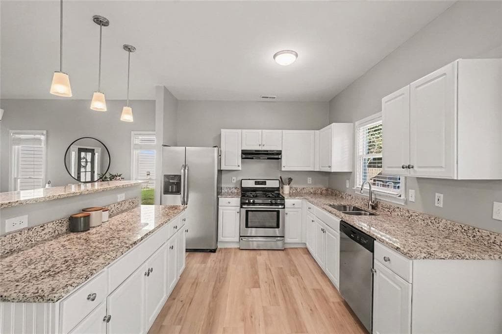 3 bedroom, 3 bathroom, 2,418 sq ft single family residence under contract at 1049 Swaying Pines Trace, Marietta, GA 30066 — photo 3