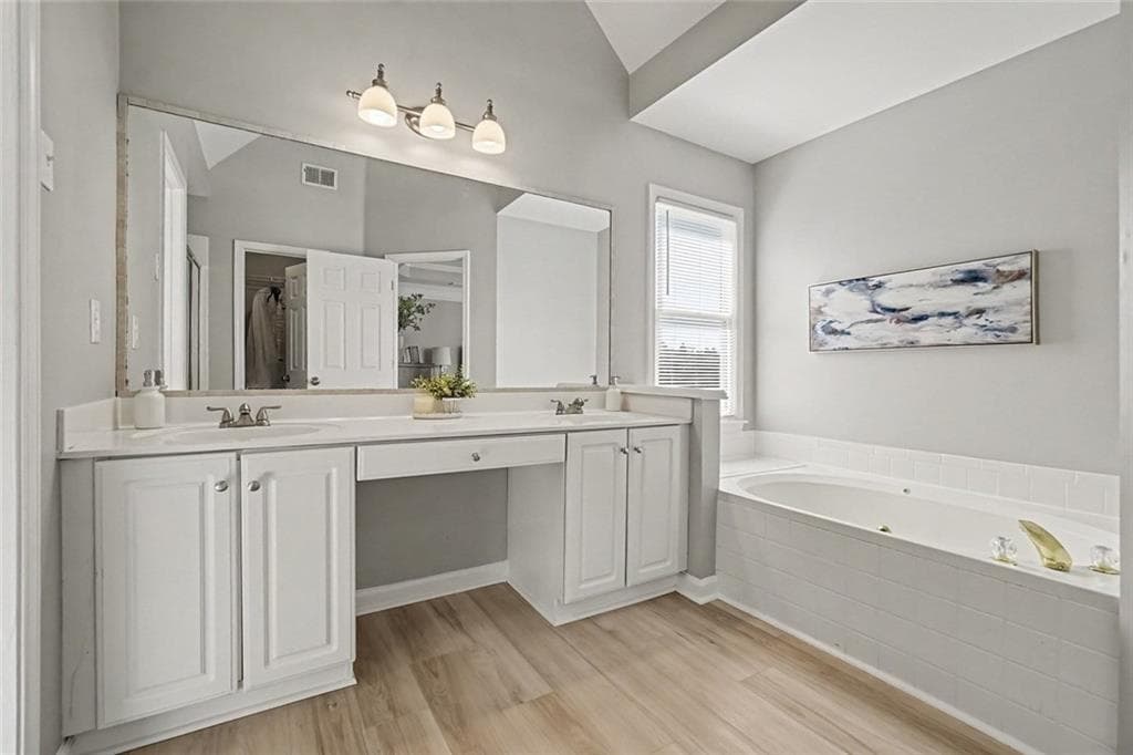 3 bedroom, 3 bathroom, 2,418 sq ft single family residence under contract at 1049 Swaying Pines Trace, Marietta, GA 30066 — photo 5