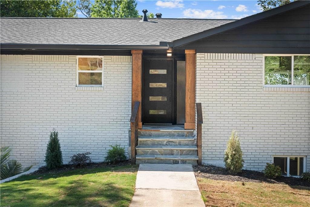 5 bedroom, 4 bathroom, 3,900 sq ft single family residence for sale at 1679 Oak Lane, Atlanta, GA 30329 — photo 7