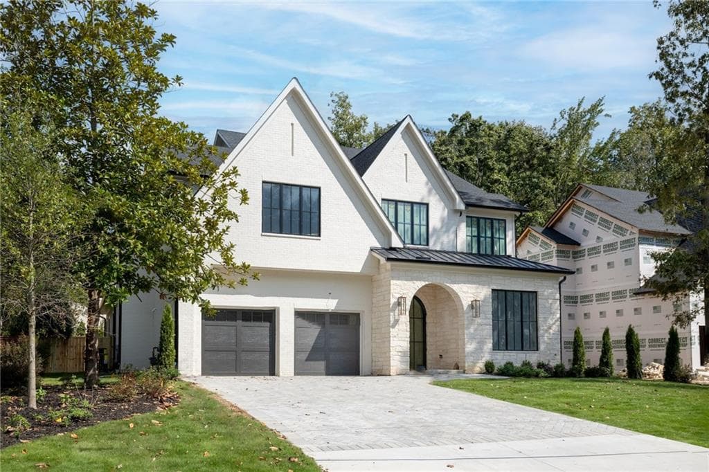 5 bedroom, 6 bathroom, 5,023 sq ft single family residence for sale at 305 Hook Street, Alpharetta, GA 30009 — photo 2