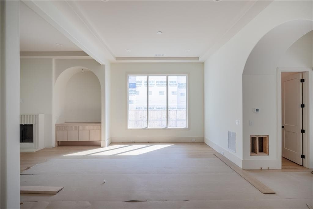 5 bedroom, 6 bathroom, 5,023 sq ft single family residence for sale at 305 Hook Street, Alpharetta, GA 30009 — photo 5