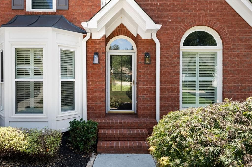 5 bedroom, 4 bathroom, 3,960 sq ft single family residence for sale at 376 Yonah Circle, Woodstock, GA 30189 — photo 2