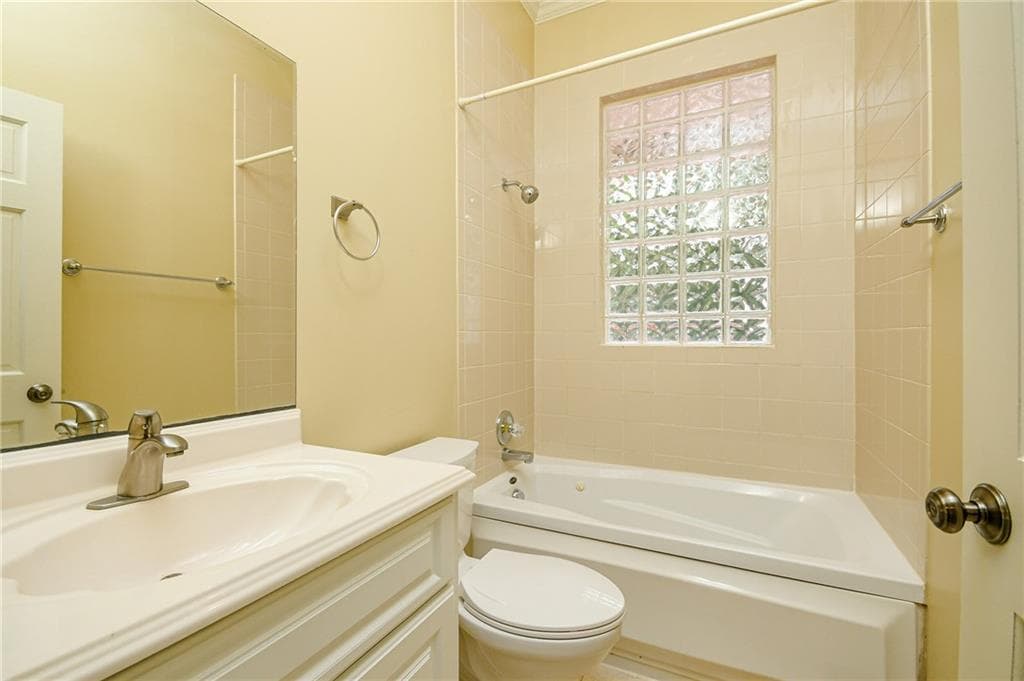 2 bedroom, 2 bathroom, 1,200 sq ft duplex for rent at 327 4th Street A, Atlanta, GA 30308 for $2,550 a month — photo 2