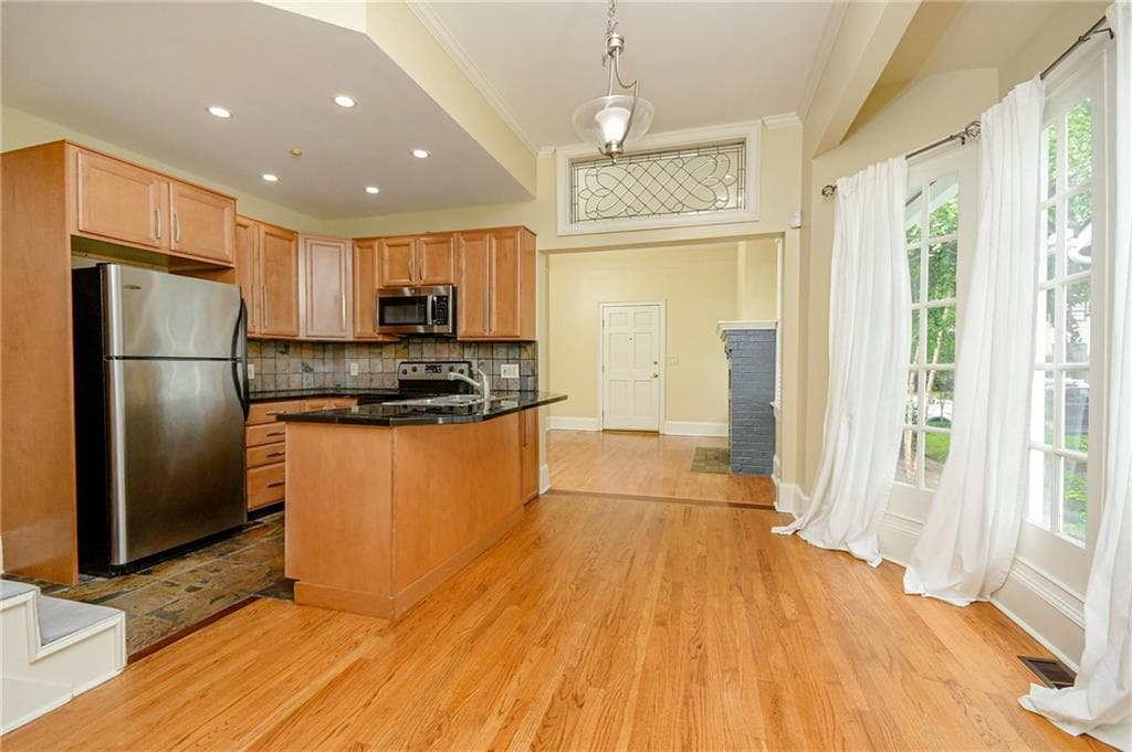 2 bedroom, 2 bathroom, 1,200 sq ft duplex for rent at 327 4th Street A, Atlanta, GA 30308 for $2,550 a month — photo 5