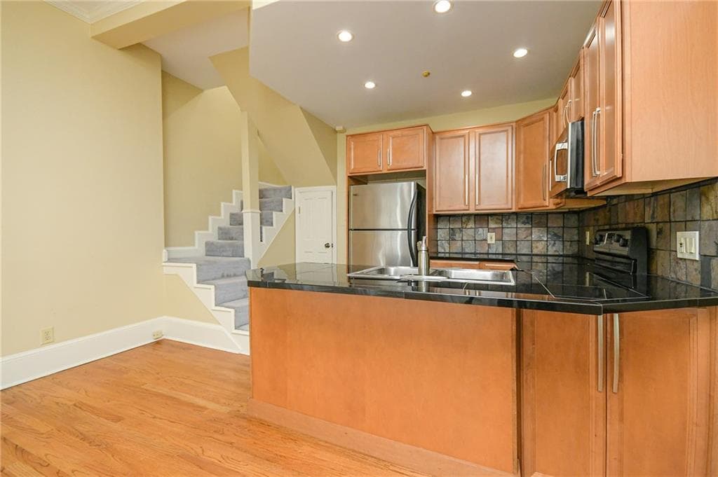 2 bedroom, 2 bathroom, 1,200 sq ft duplex for rent at 327 4th Street A, Atlanta, GA 30308 for $2,550 a month — photo 8