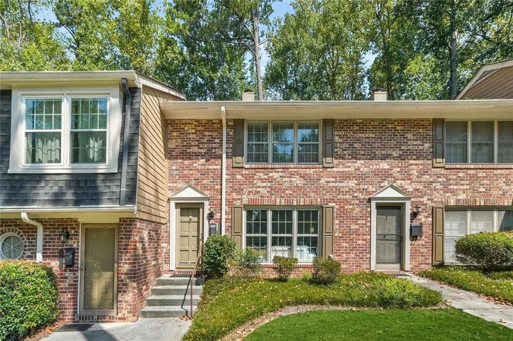 2 bedroom, 3 bathroom, 1,594 sq ft condominium for sale at 2474 Northlake Court, Atlanta, GA 30345