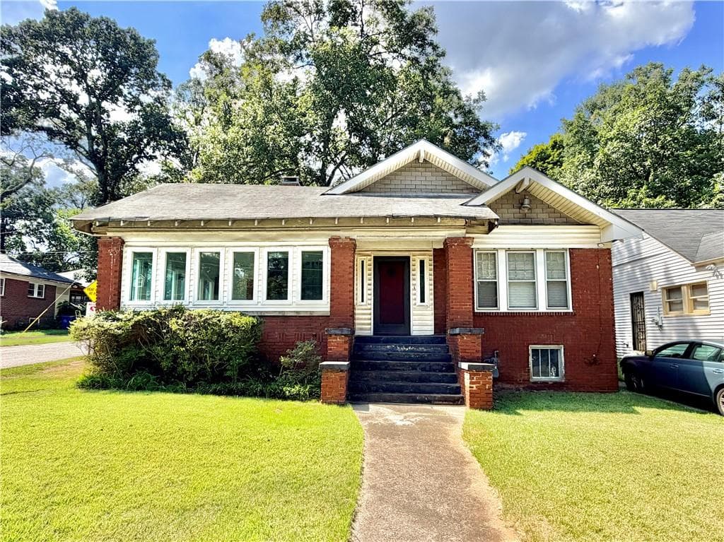 3 bedroom, 1 bathroom, 1,319 sq ft single family residence for sale at 1563 Sylvan Road, Atlanta, GA 30310