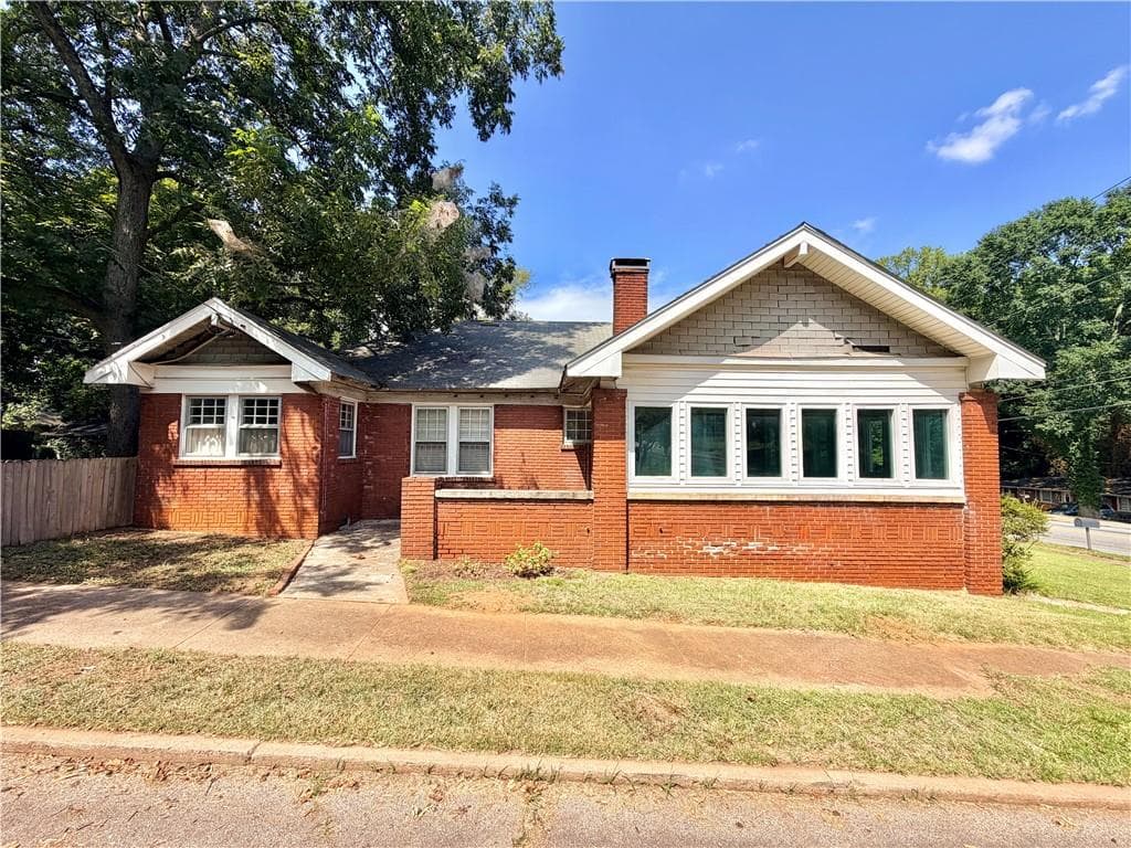 3 bedroom, 1 bathroom, 1,319 sq ft single family residence for sale at 1563 Sylvan Road, Atlanta, GA 30310 — photo 2