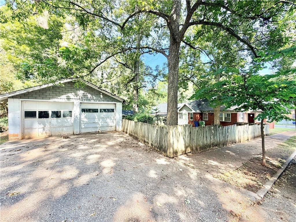 3 bedroom, 1 bathroom, 1,319 sq ft single family residence for sale at 1563 Sylvan Road, Atlanta, GA 30310 — photo 7
