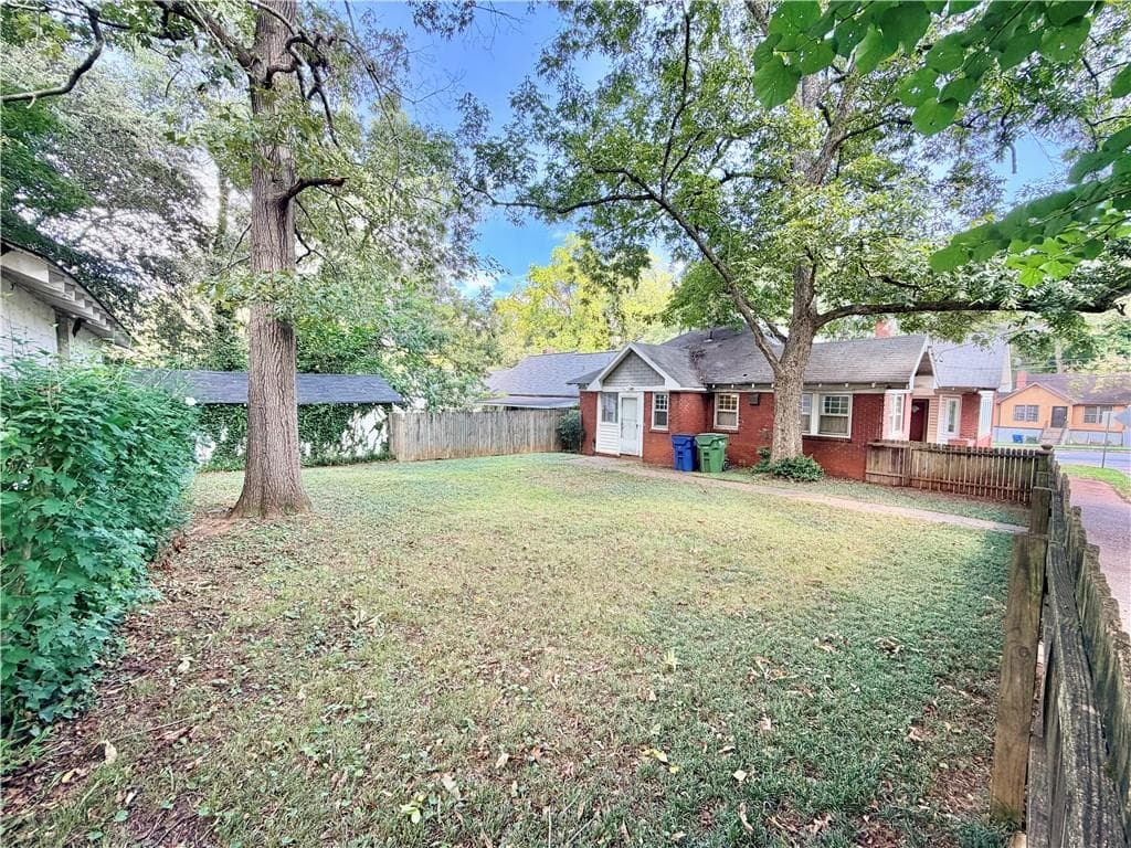 3 bedroom, 1 bathroom, 1,319 sq ft single family residence for sale at 1563 Sylvan Road, Atlanta, GA 30310 — photo 6