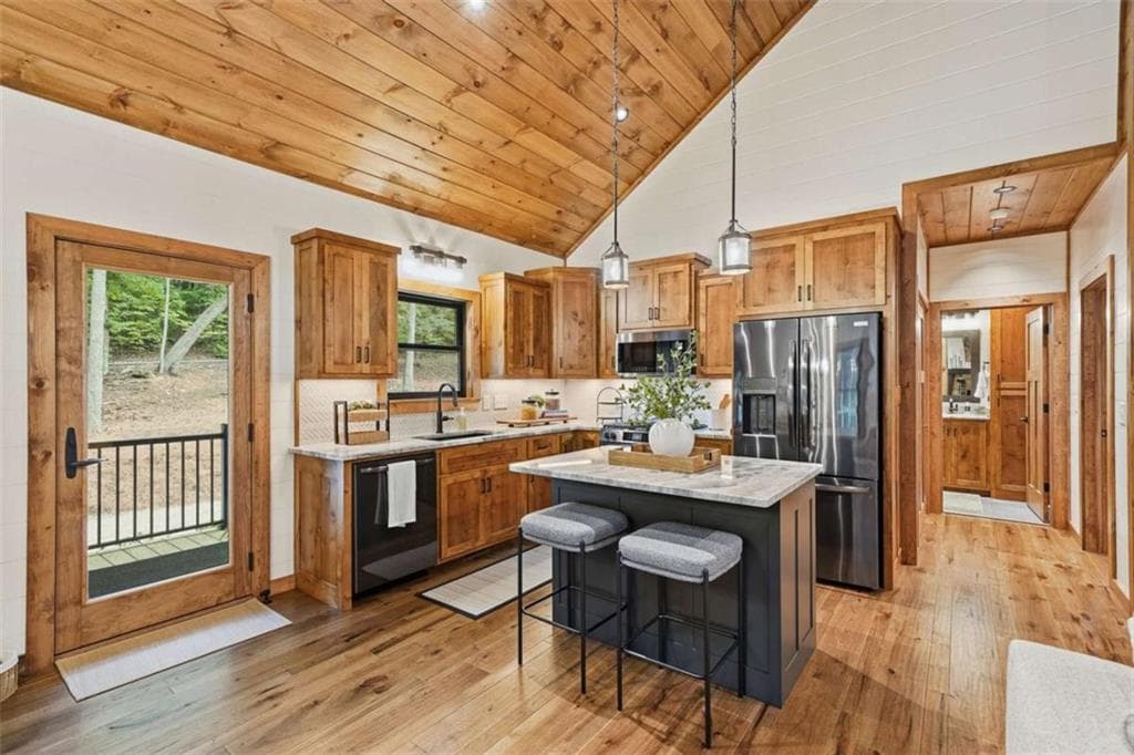 3 bedroom, 2 bathroom, 1,904 sq ft single family residence for sale at 288 Hoot Owl Hill, Morganton, GA 30560 — photo 7