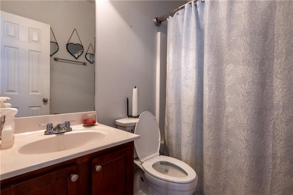 5 bedroom, 3 bathroom, 3,933 sq ft single family residence under contract at 1712 Penny Lane, Lawrenceville, GA 30043 — photo 9