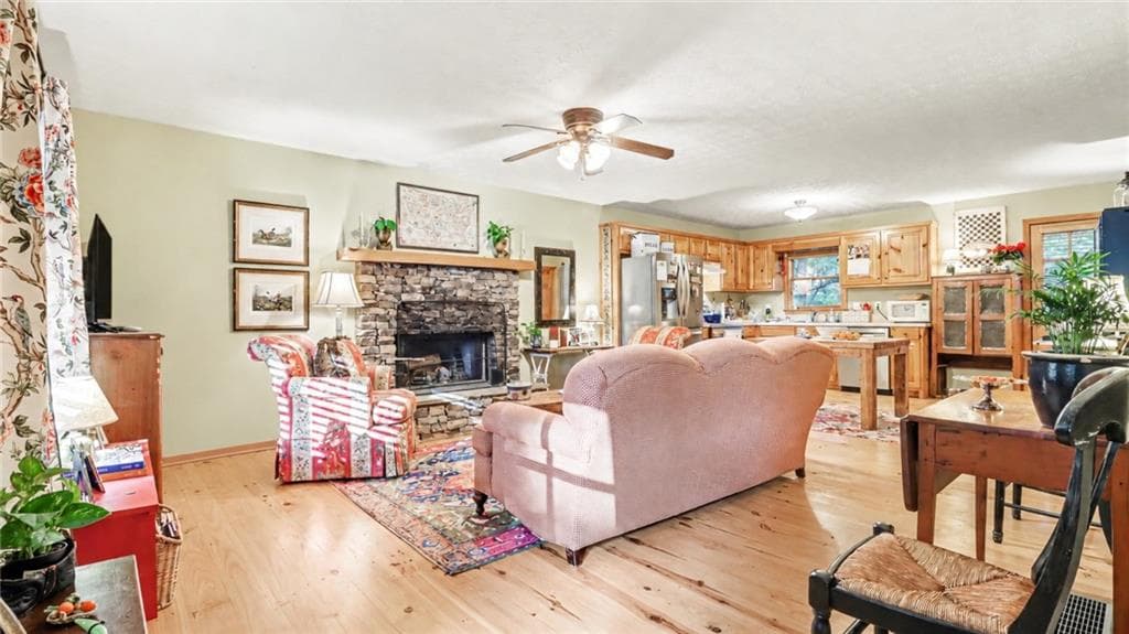 3 bedroom, 3 bathroom, 2,586 sq ft single family residence for sale at 555 River Flow Drive, Dahlonega, GA 30533 — photo 6