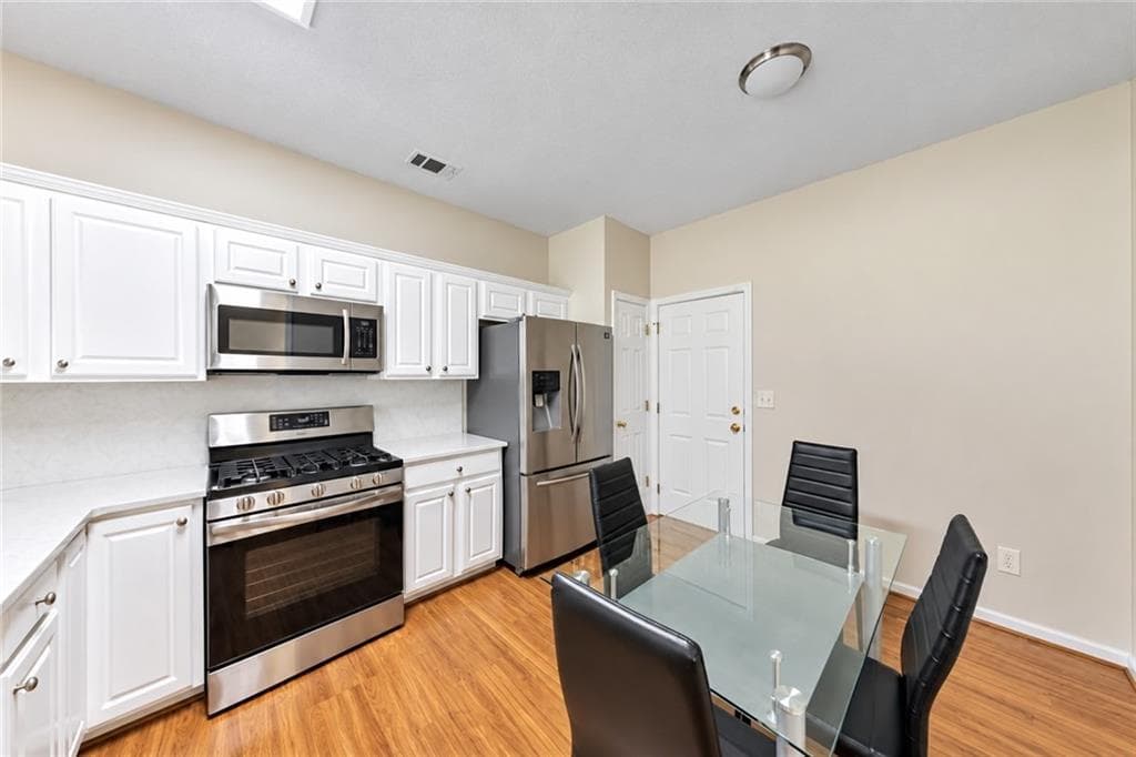 3 bedroom, 3 bathroom, 1,788 sq ft townhouse for sale at 244 Regent Square, Woodstock, GA 30188 — photo 8