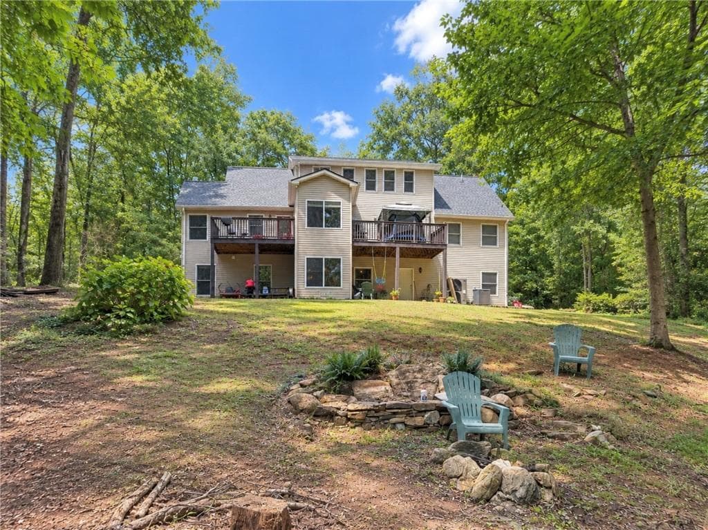5 bedroom, 4 bathroom, 3,822 sq ft single family residence for sale at 399 Grindstone Creek Drive, Clarkesville, GA 30523 — photo 3