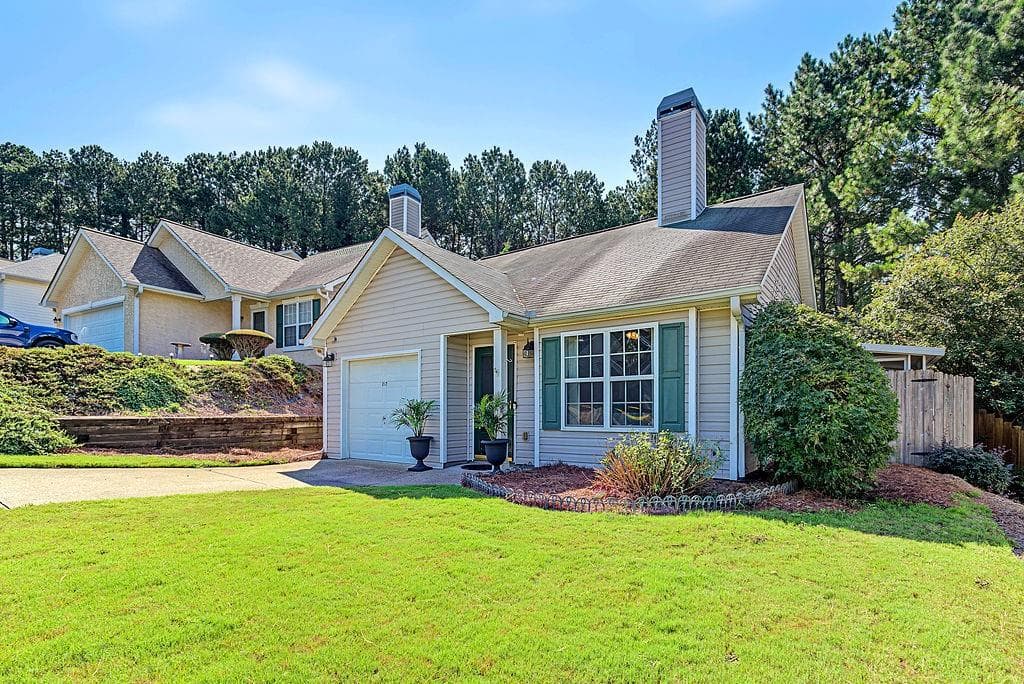 2 bedroom, 2 bathroom, 1,130 sq ft single family residence for sale at 217 Parkridge Drive, Woodstock, GA 30189 — photo 2