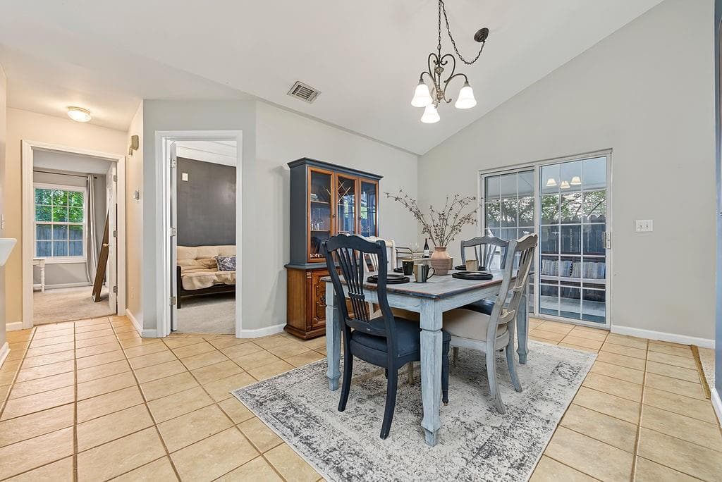2 bedroom, 2 bathroom, 1,130 sq ft single family residence for sale at 217 Parkridge Drive, Woodstock, GA 30189 — photo 6