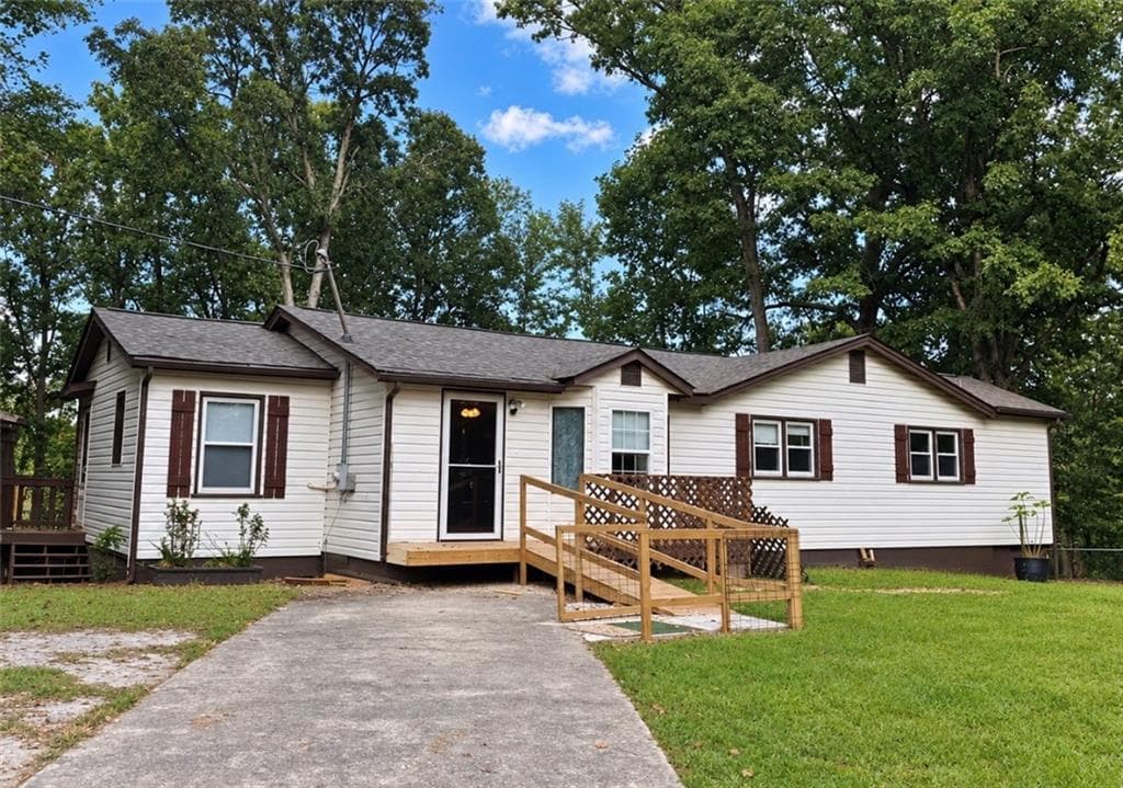 4 bedroom, 2 bathroom, 1,386 sq ft single family residence for sale at 802 Wesley Chapel Road, Villa Rica, GA 30180 — photo 1 of 28