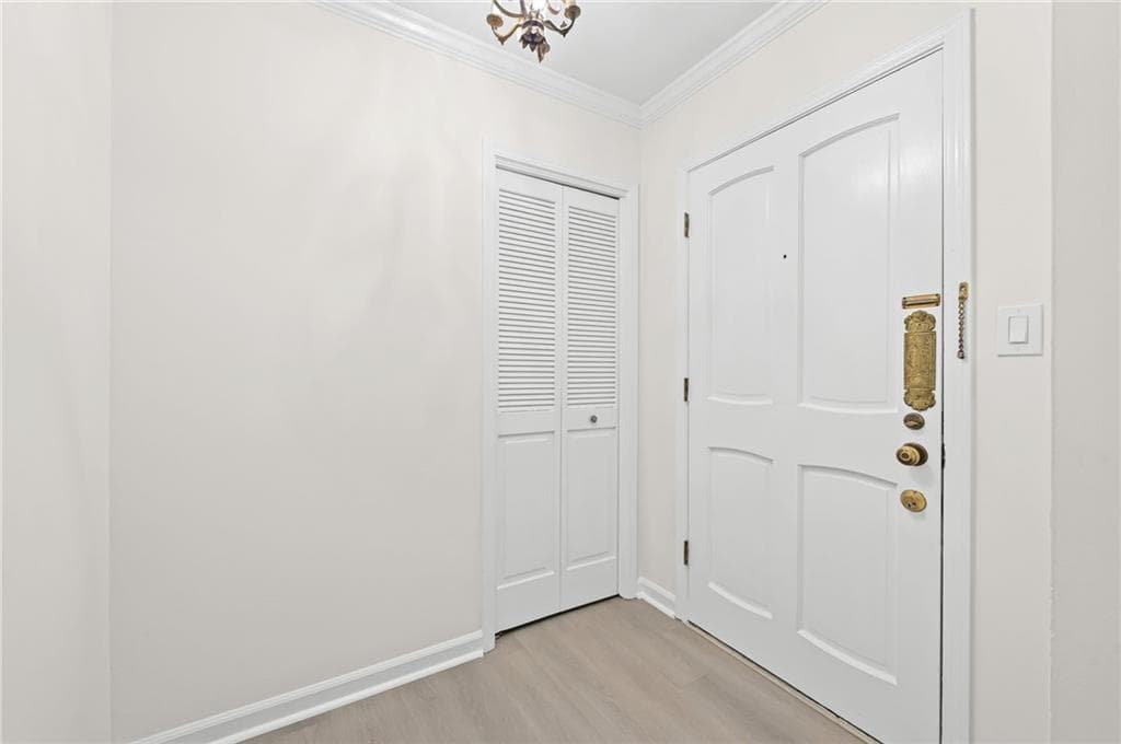 3 bedroom, 2 bathroom, 1,670 sq ft condominium for sale at 70 Chaumont Square, Atlanta, GA 30327 — photo 3