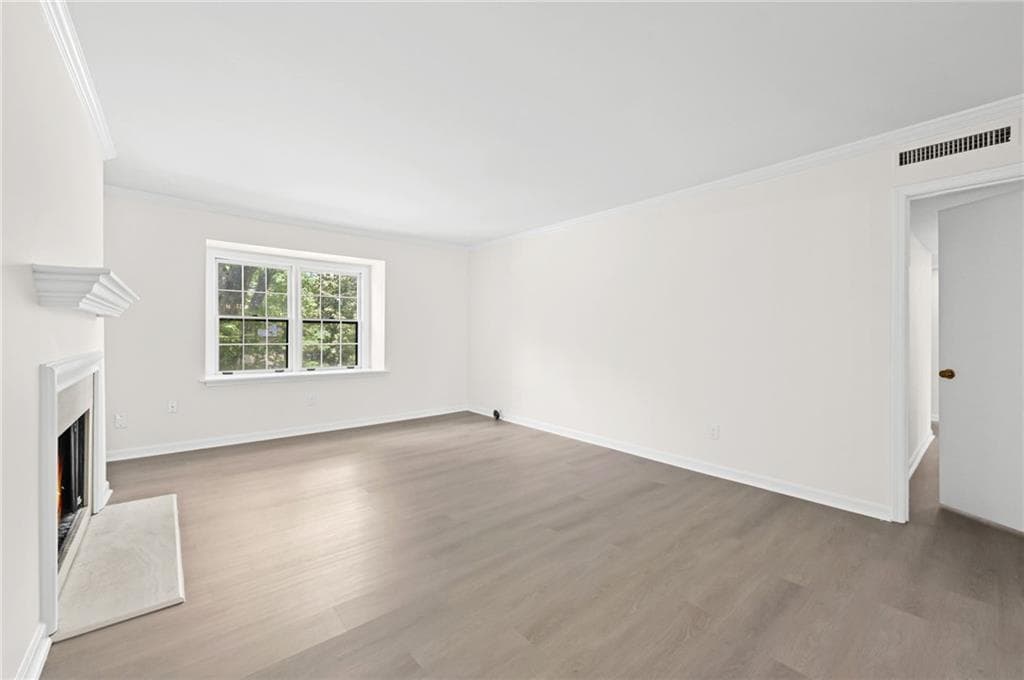 3 bedroom, 2 bathroom, 1,670 sq ft condominium for sale at 70 Chaumont Square, Atlanta, GA 30327 — photo 4