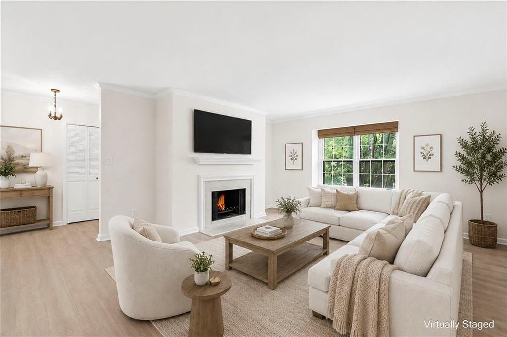 3 bedroom, 2 bathroom, 1,670 sq ft condominium for sale at 70 Chaumont Square, Atlanta, GA 30327 — photo 6