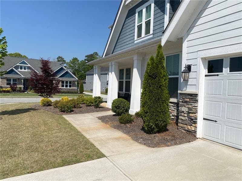5 bedroom, 3 bathroom, 3,225 sq ft single family residence for sale at 13 Candlewood Lane, Hoschton, GA 30548 — photo 4