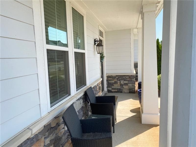 5 bedroom, 3 bathroom, 3,225 sq ft single family residence for sale at 13 Candlewood Lane, Hoschton, GA 30548 — photo 6