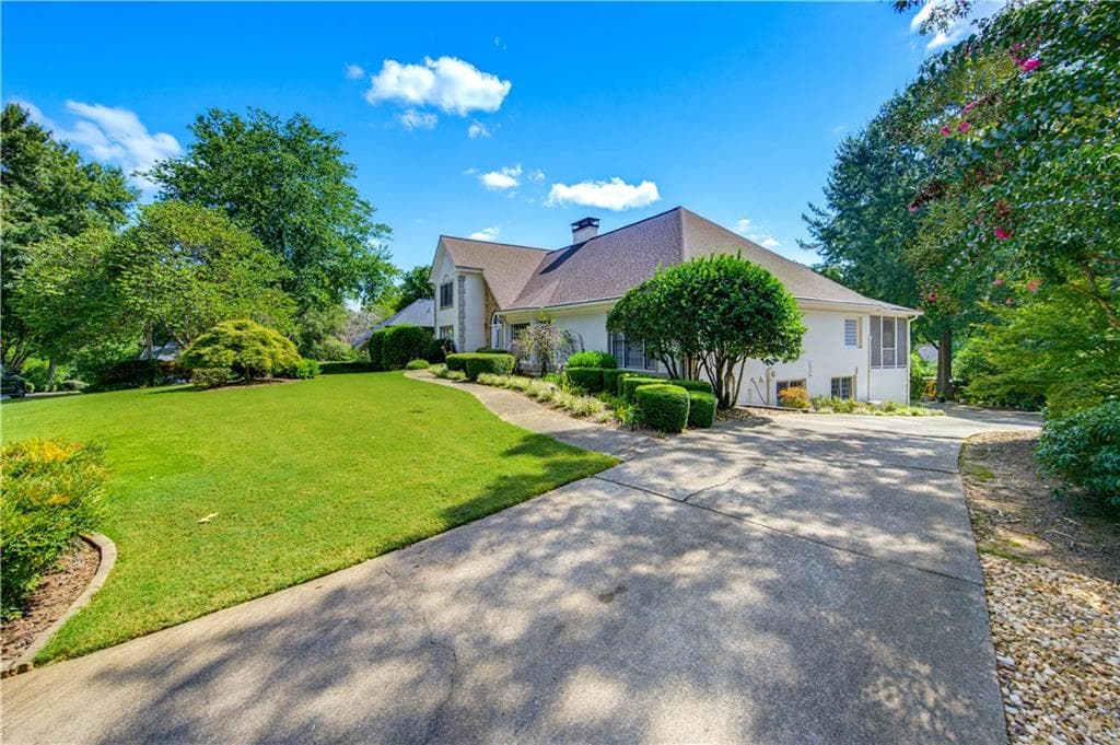 4 bedroom, 3 bathroom, 3,572 sq ft single family residence for sale at 1001 Ashebrooke Court, Marietta, GA 30068 — photo 2