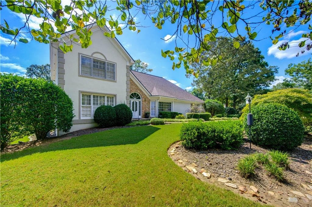 4 bedroom, 3 bathroom, 3,572 sq ft single family residence for sale at 1001 Ashebrooke Court, Marietta, GA 30068 — photo 3