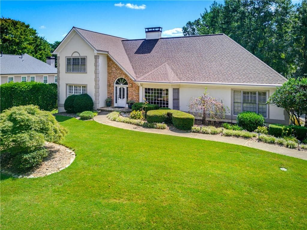 4 bedroom, 3 bathroom, 3,572 sq ft single family residence for sale at 1001 Ashebrooke Court, Marietta, GA 30068 — photo 4