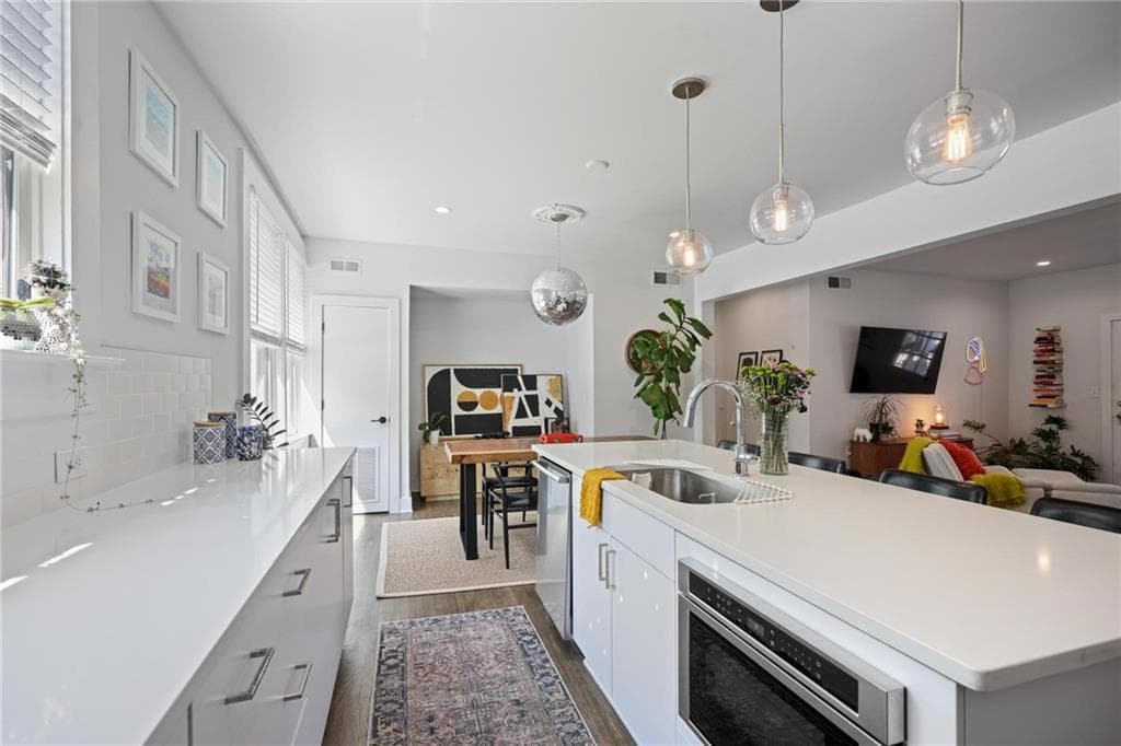 2 bedroom, 2 bathroom, 1,357 sq ft condominium for sale at 88 Peachtree Memorial Drive 2, Atlanta, GA 30309 — photo 6