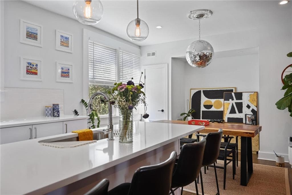 2 bedroom, 2 bathroom, 1,357 sq ft condominium for sale at 88 Peachtree Memorial Drive 2, Atlanta, GA 30309 — photo 5