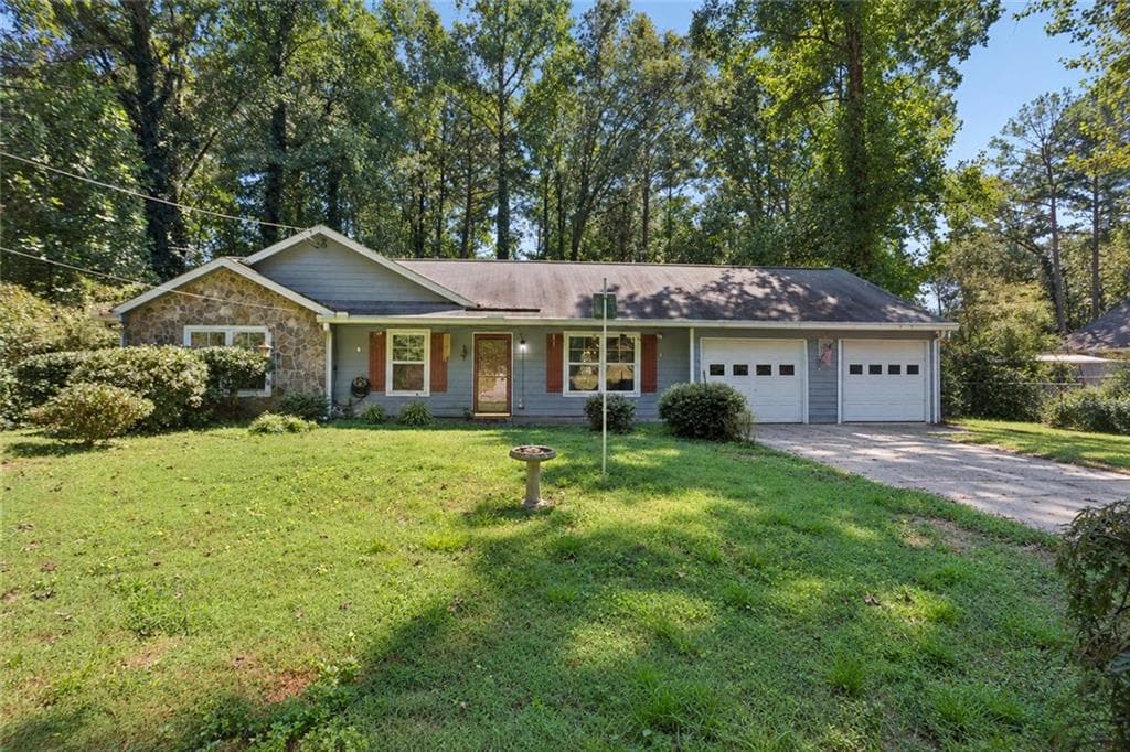 3 bedroom, 2 bathroom, 1,190 sq ft single family residence for sale at 38 Bridge Drive, Douglasville, GA 30134