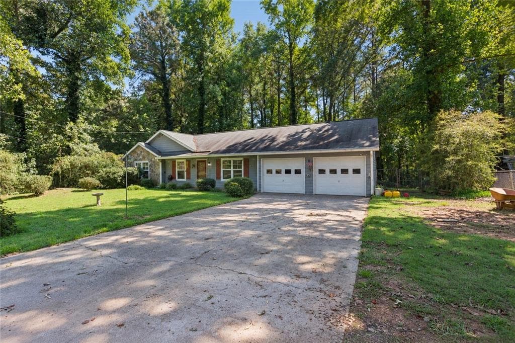 3 bedroom, 2 bathroom, 1,190 sq ft single family residence for sale at 38 Bridge Drive, Douglasville, GA 30134 — photo 3